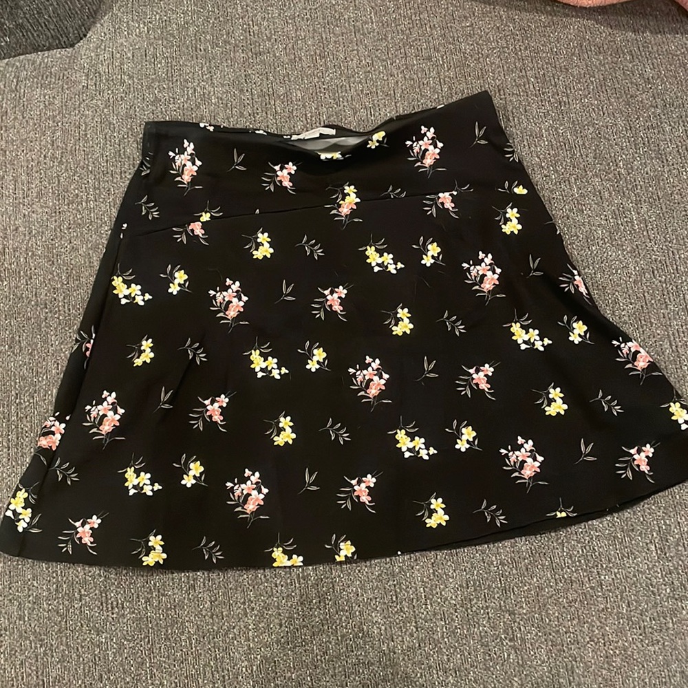 Loft flippy skirt size small